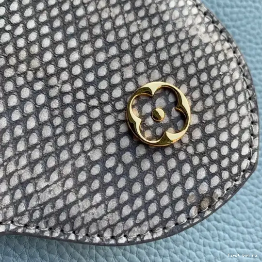 First bag ru CAPUCINES LOUIS VUITTON MM 0521
